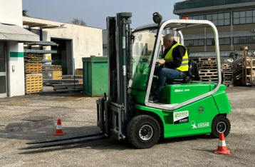 News Corso di aggiornamento per la conduzione di carrelli elevatori: ogni quanto va fatto